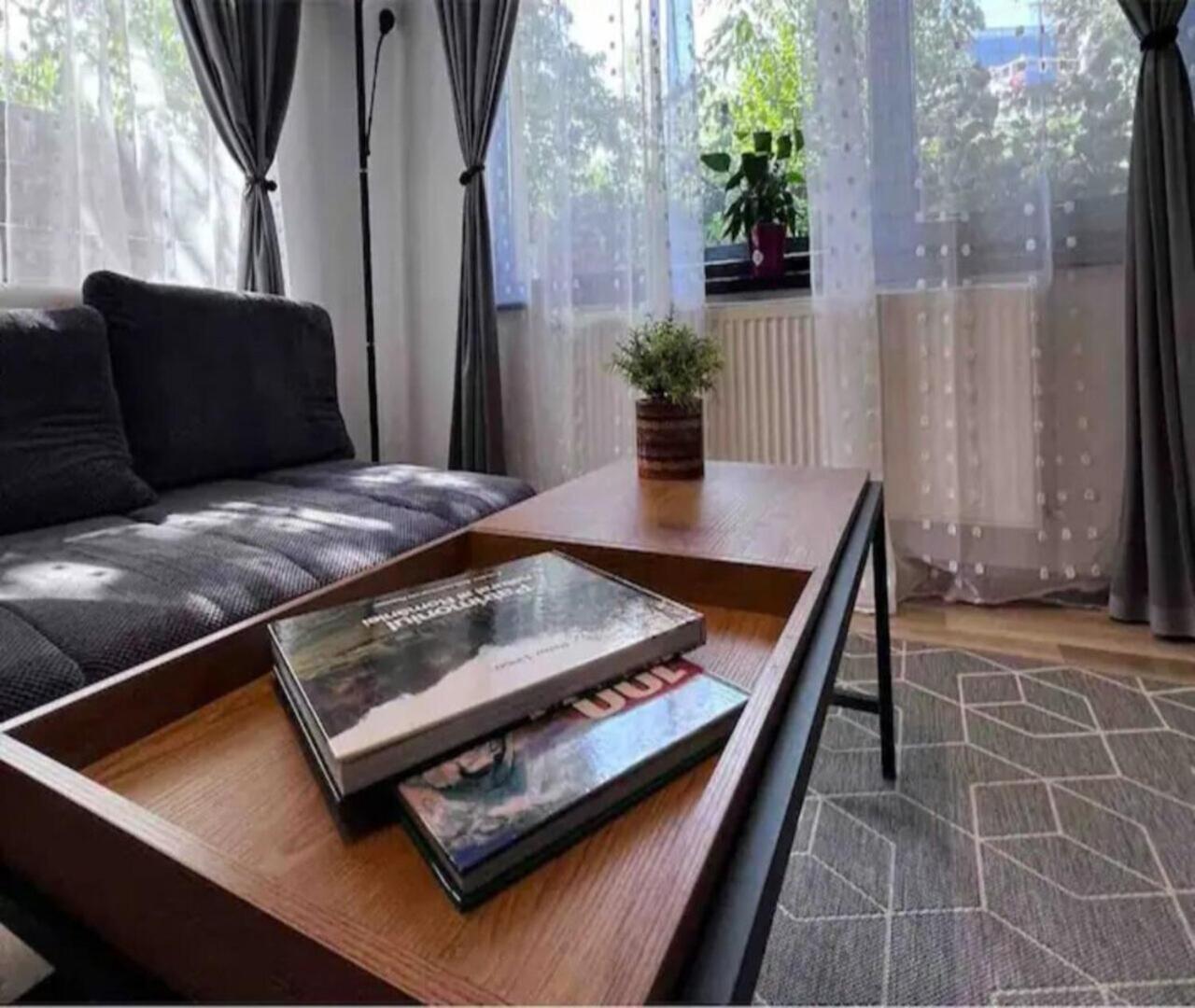 Vila Luminoasa Cu Curte Privata Bucureşti Exterior foto