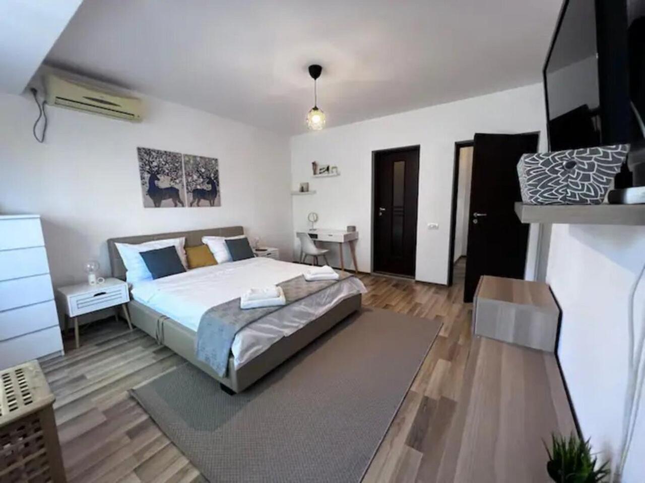 Vila Luminoasa Cu Curte Privata Bucureşti Exterior foto