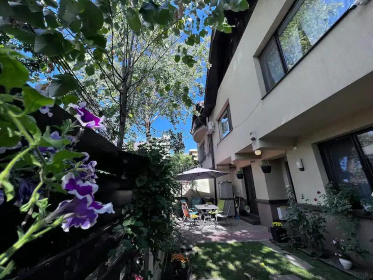 Vila Luminoasa Cu Curte Privata Bucureşti Exterior foto