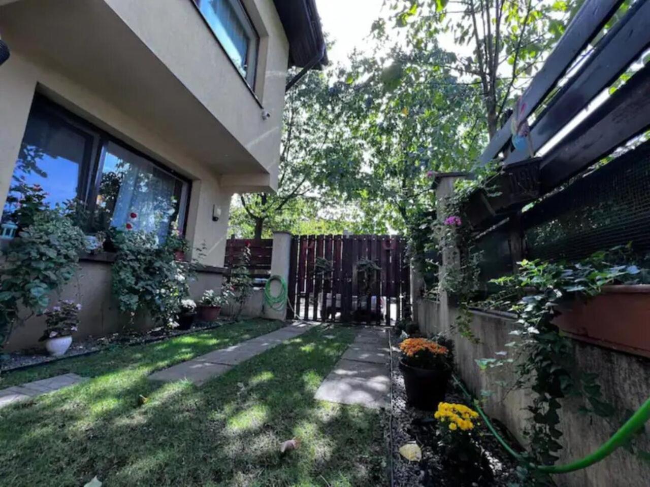 Vila Luminoasa Cu Curte Privata Bucureşti Exterior foto