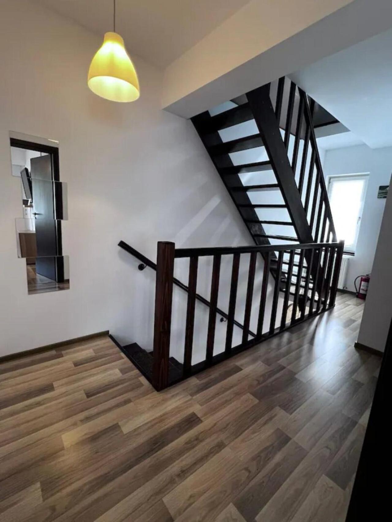 Vila Luminoasa Cu Curte Privata Bucureşti Exterior foto