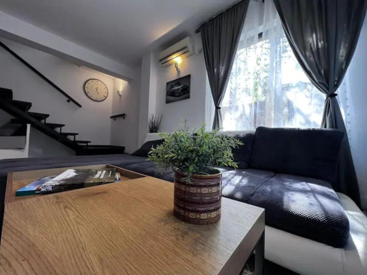 Vila Luminoasa Cu Curte Privata Bucureşti Exterior foto
