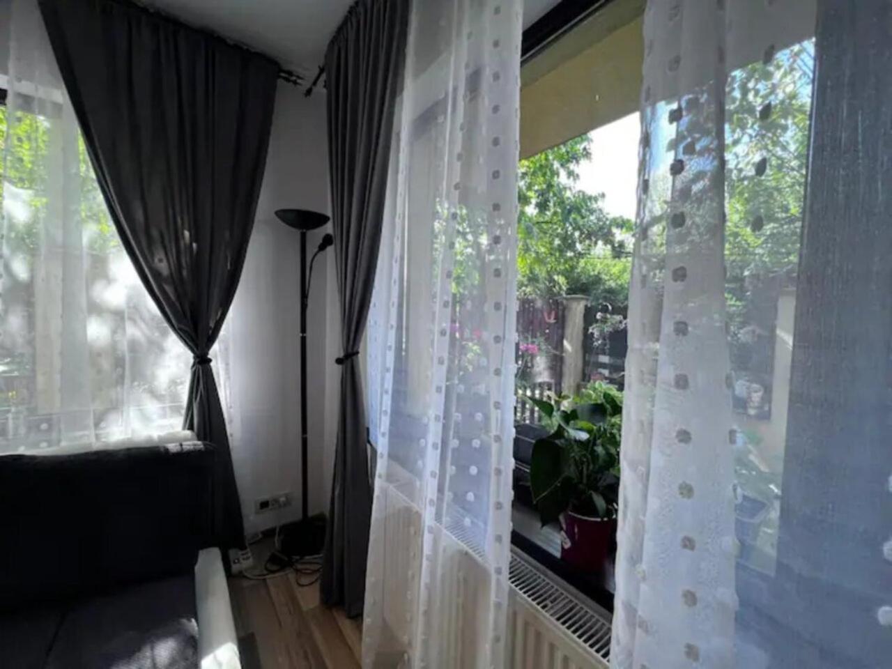 Vila Luminoasa Cu Curte Privata Bucureşti Exterior foto