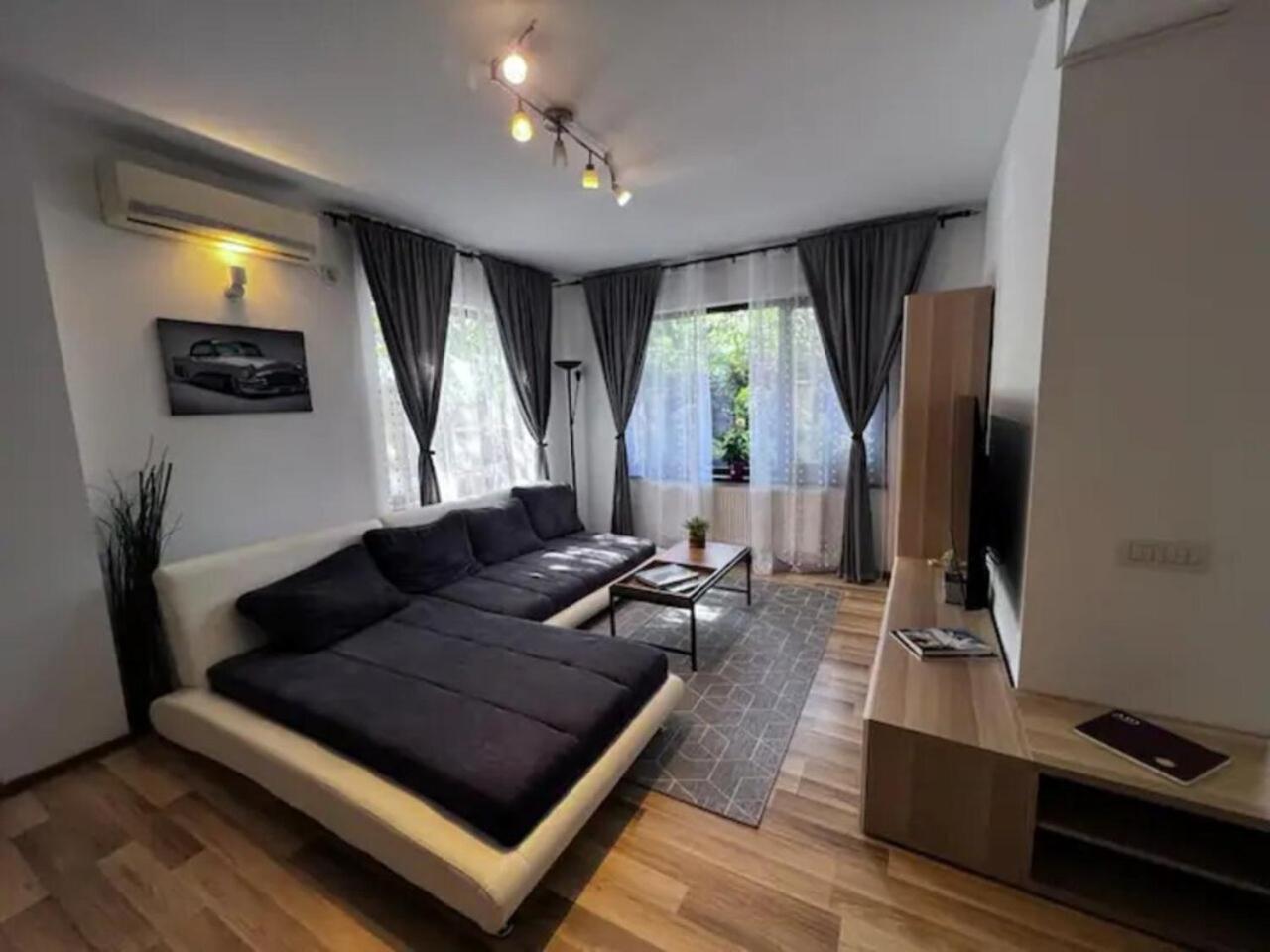 Vila Luminoasa Cu Curte Privata Bucureşti Exterior foto